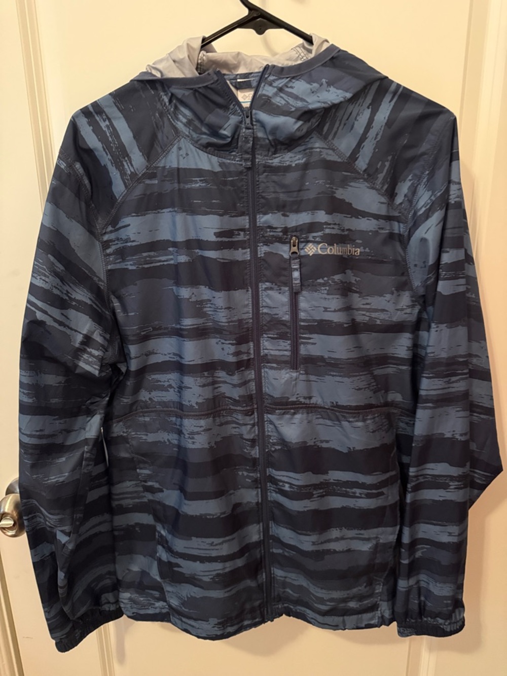 Columbia Men's Navy and Light Blue Striped Hooded Windbreaker
